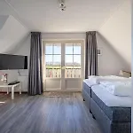 Dutchen Waddenduyn Vila *